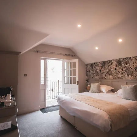 Briery Wood 4*